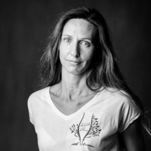 portrait gazelle de provence femme